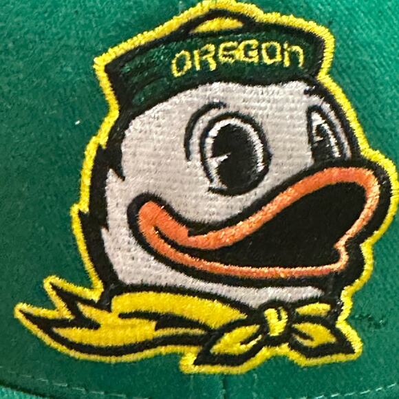 Oregon Ducks Adult Baseball Style Cap/Hat with Embroidered Logo Adjustable Back - Picture 3 of 6
